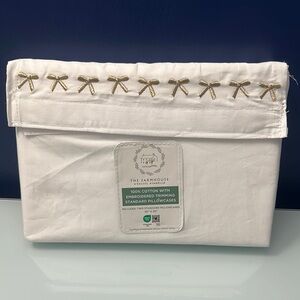 NWT Gold Bow Embroidered Pillow Case Set